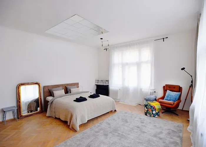 Airy & Bright Flat In Dejvice By Prague Castle